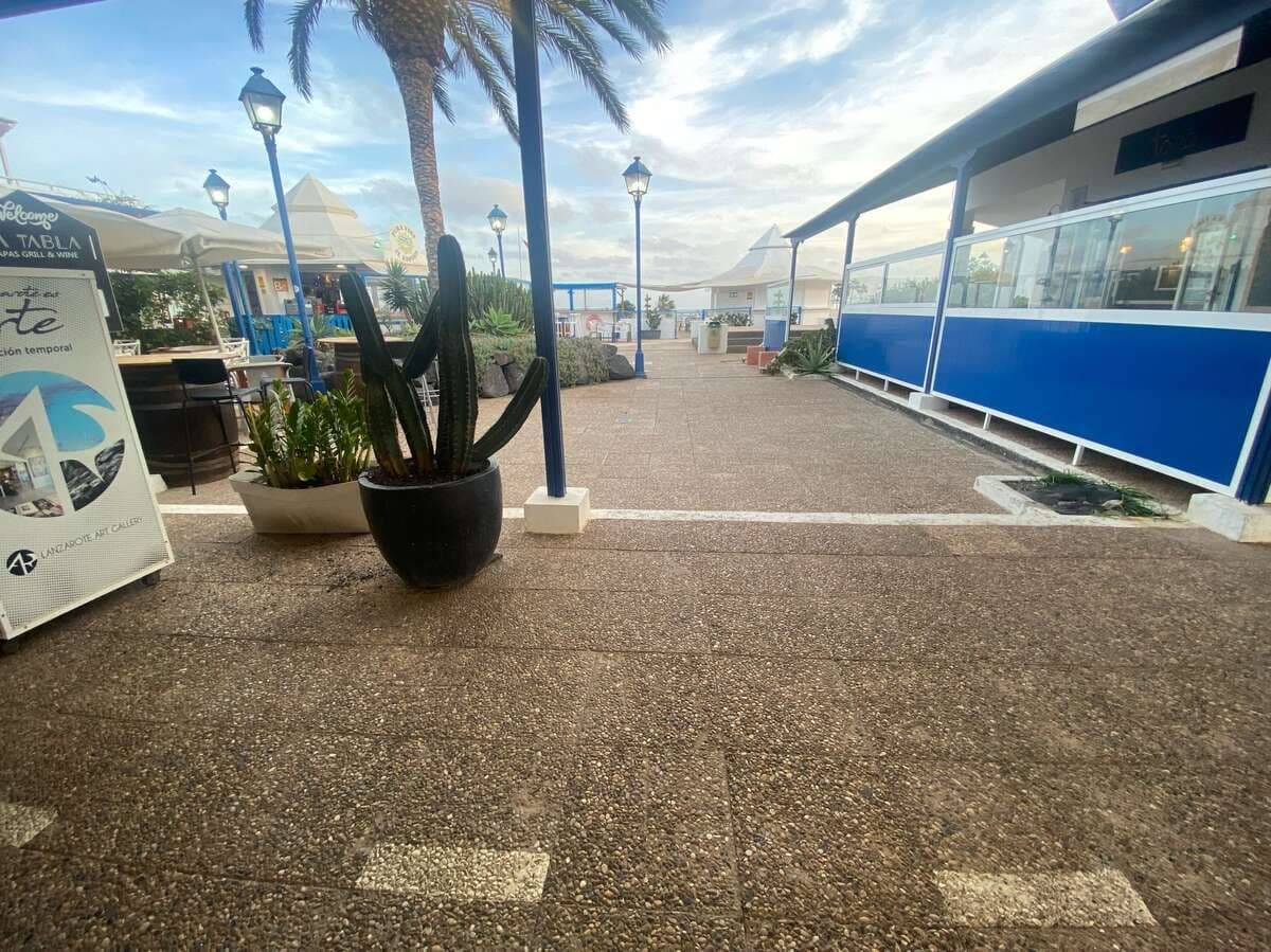 Imagen 2 de la propiedad Local comercial con múltiples posibilidades en Costa Teguise.